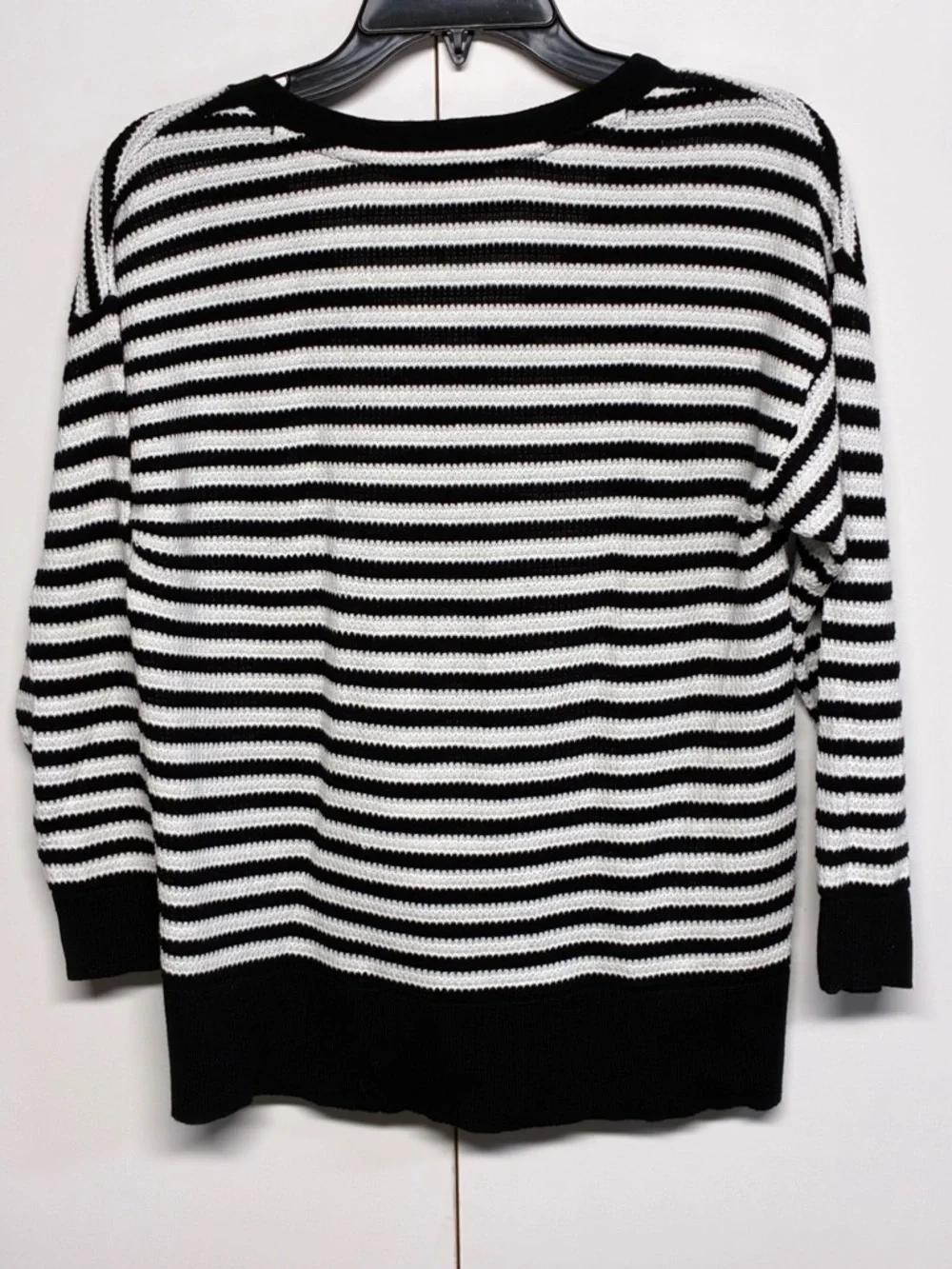 White House Black Market Black White Striped V Neck Sweater Women’s Small